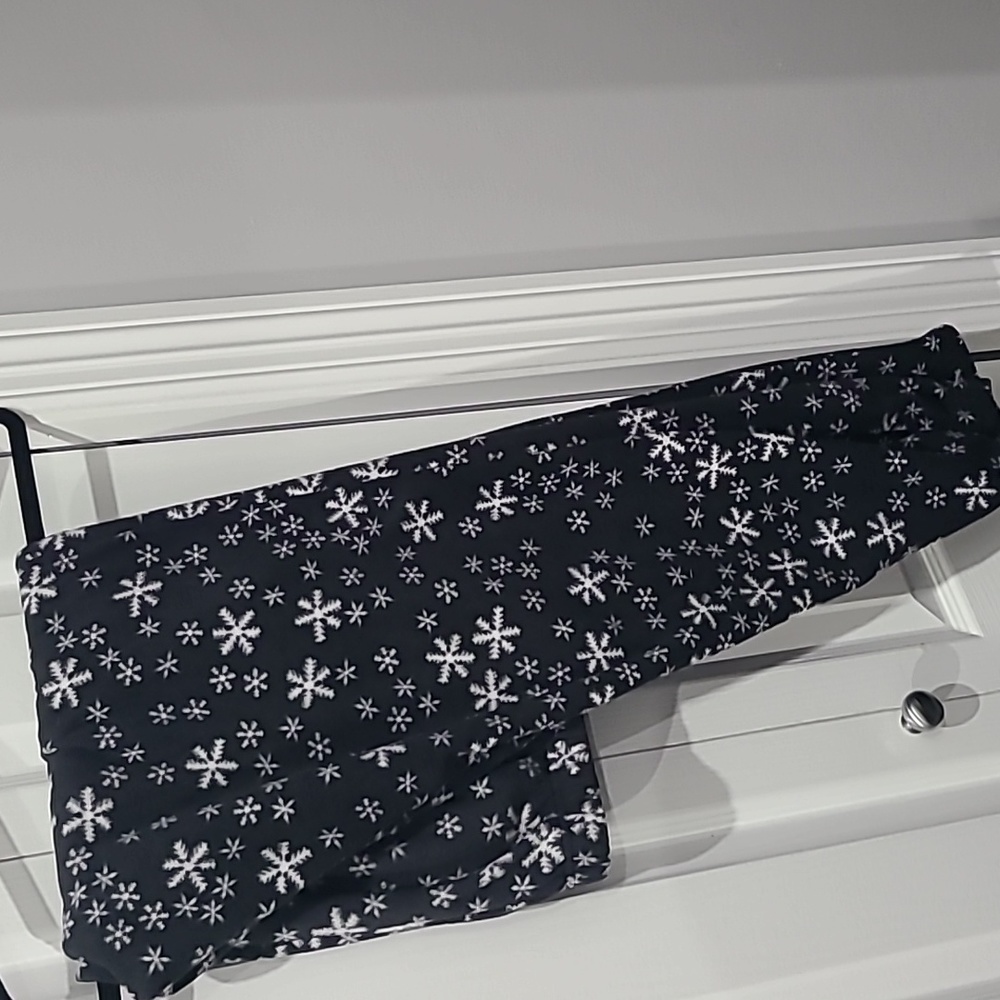 Christmas winter pajamas Old navy snowflakes pajama set - Picture 4 of 4